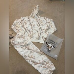Comfrt Camo Hoodie and Sweatpants Set UNISEX Size 2XL. NWT